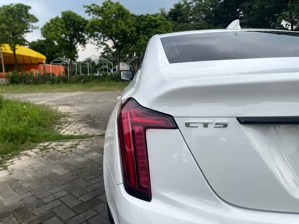 Cadillac CT5 — фото 24