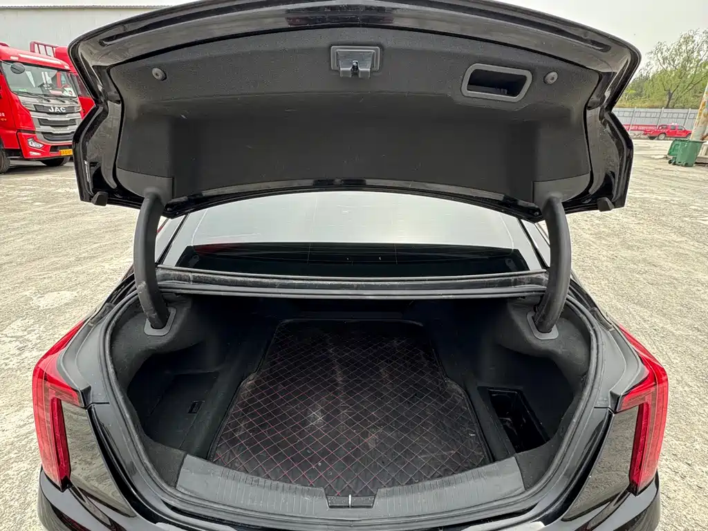 Cadillac CT5 — фото 6