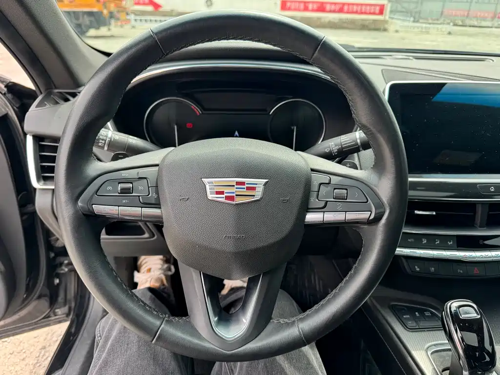 Cadillac CT5 — фото 10