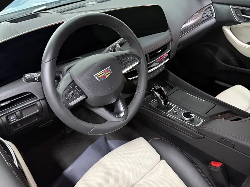 Cadillac CT5 — фото 4