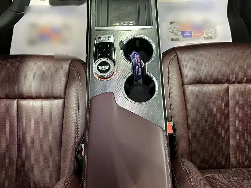 Cadillac XT5 — фото 7