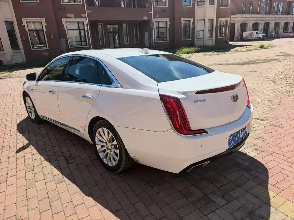 Cadillac XTS — фото 4