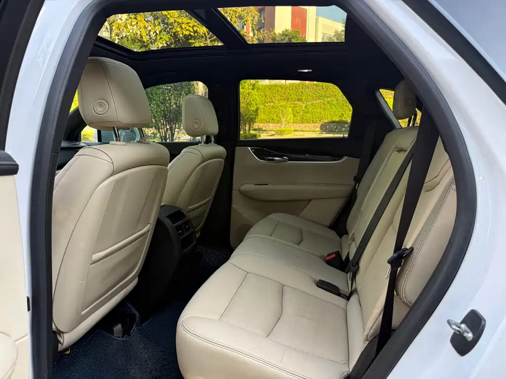 Cadillac XT5 — фото 11