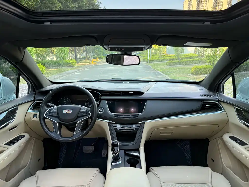 Cadillac XT5 — фото 13
