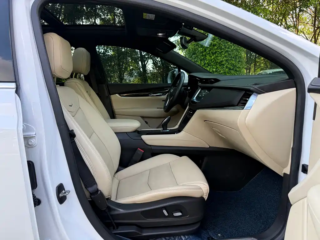 Cadillac XT5 — фото 8