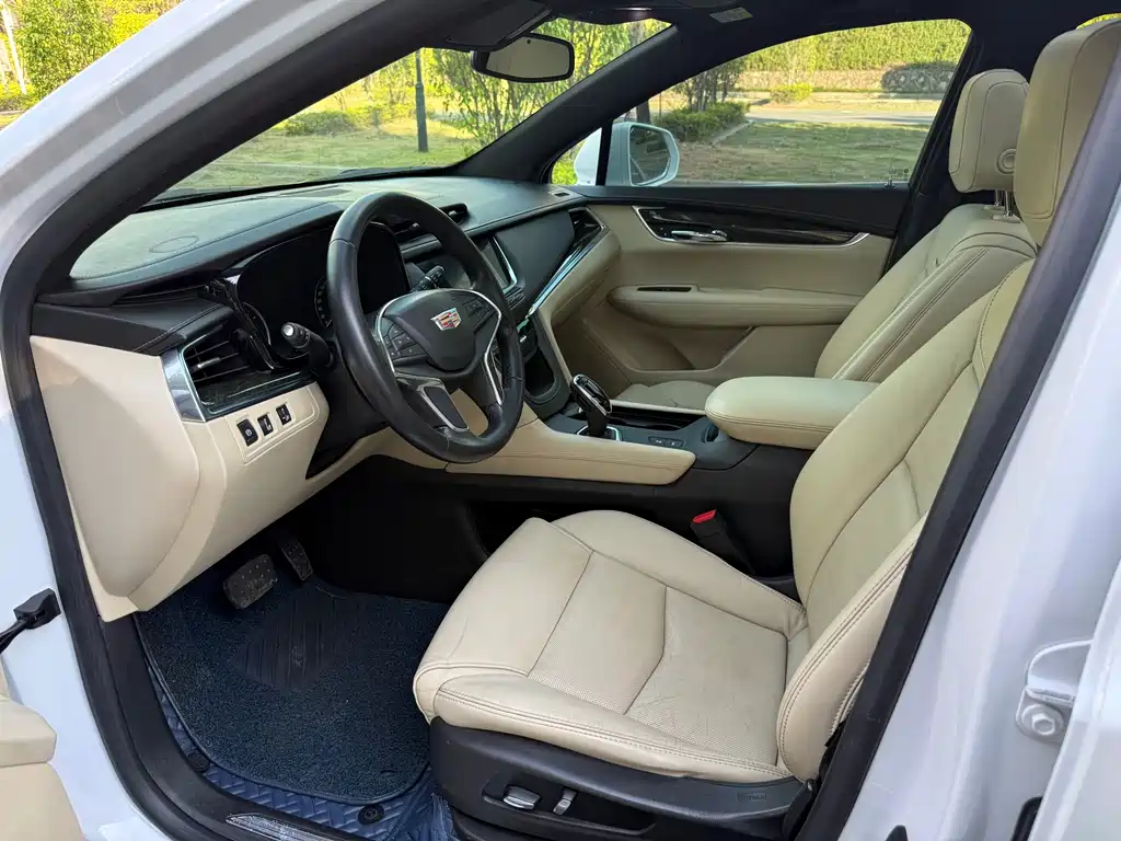 Cadillac XT5 — фото 10