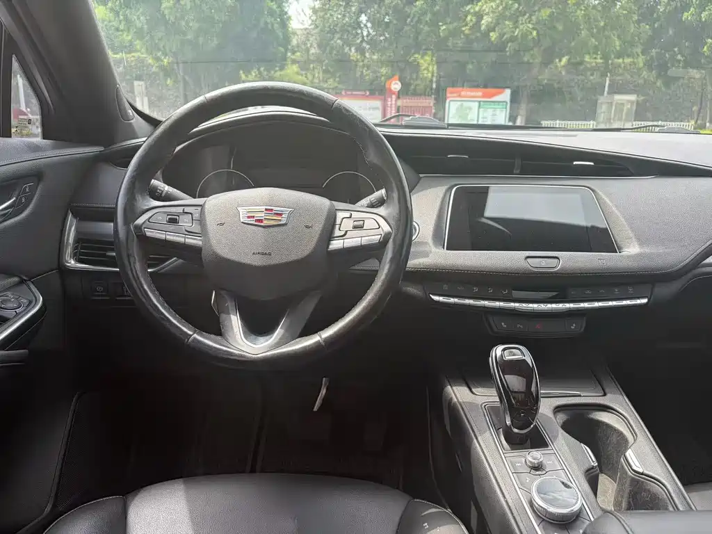 Cadillac XT4 — фото 6