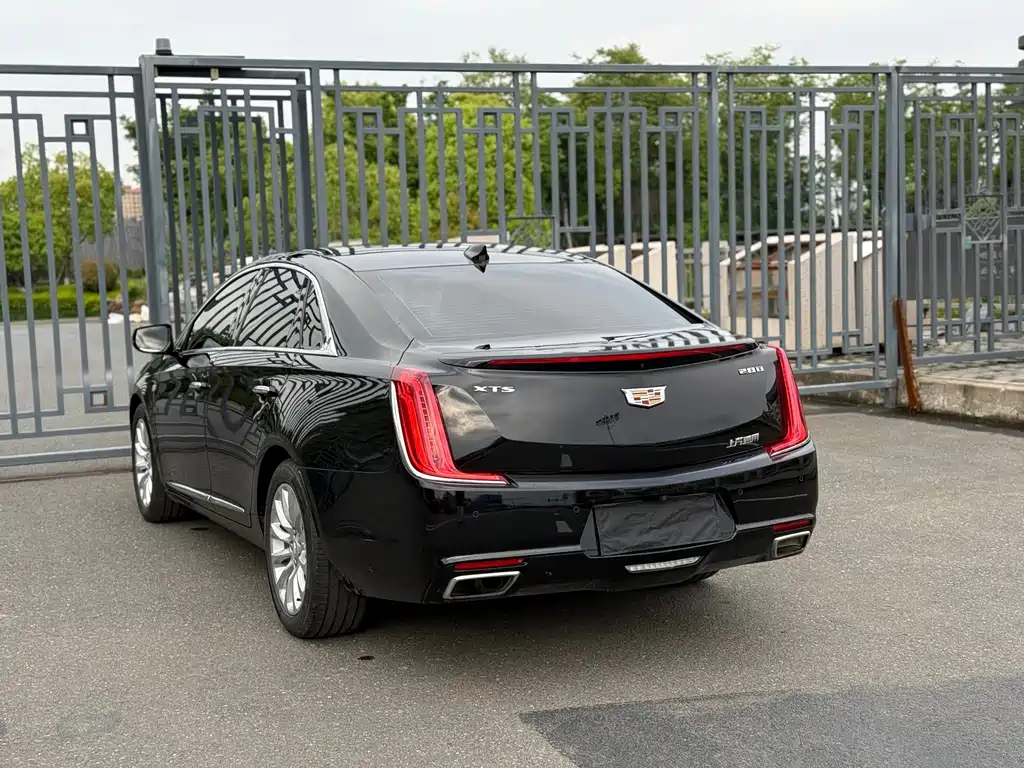 Cadillac XTS — фото 9