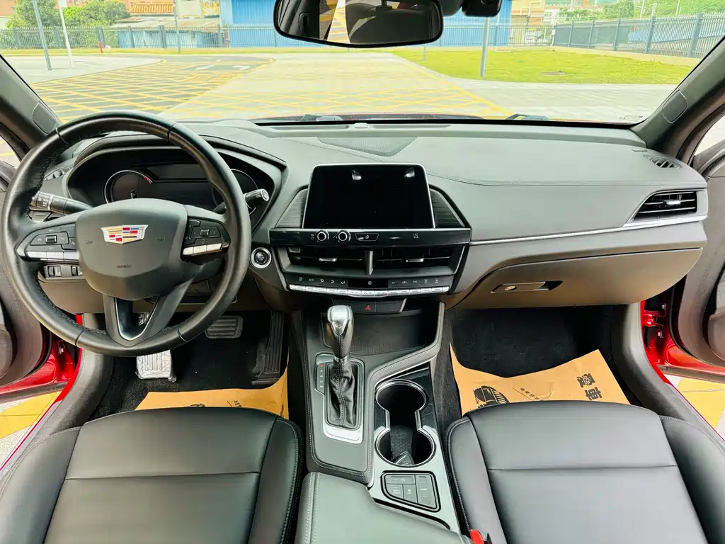 Cadillac CT4 — фото 6