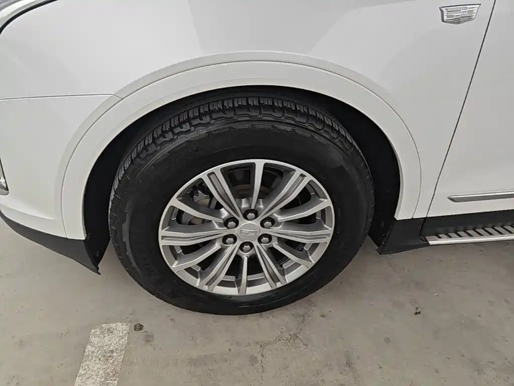 Cadillac XT5 — фото 23