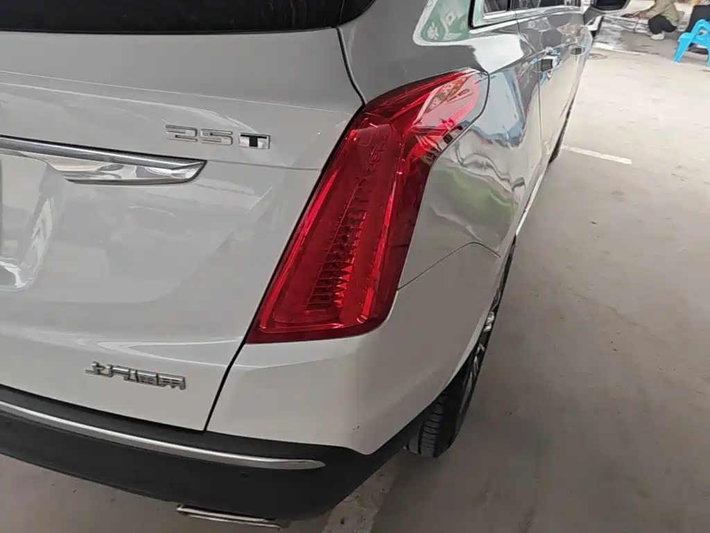 Cadillac XT5 — фото 8