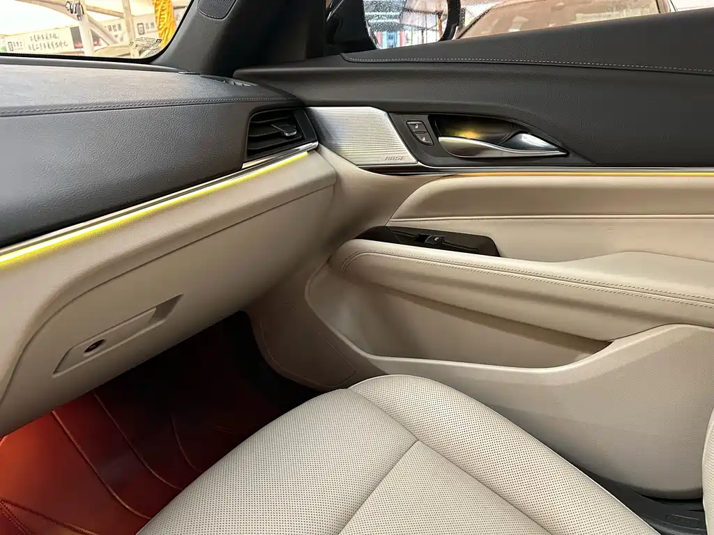 Cadillac CT4 — фото 15