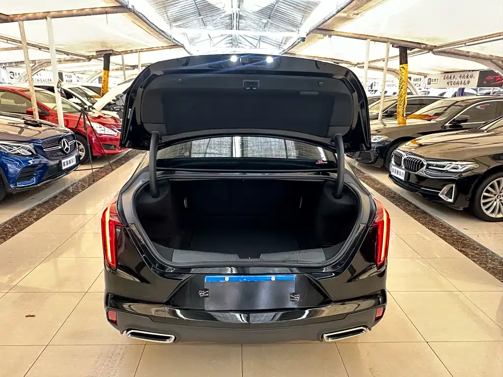 Cadillac CT4 — фото 19