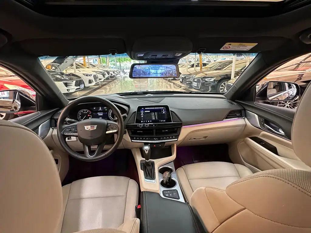Cadillac CT4 — фото 9