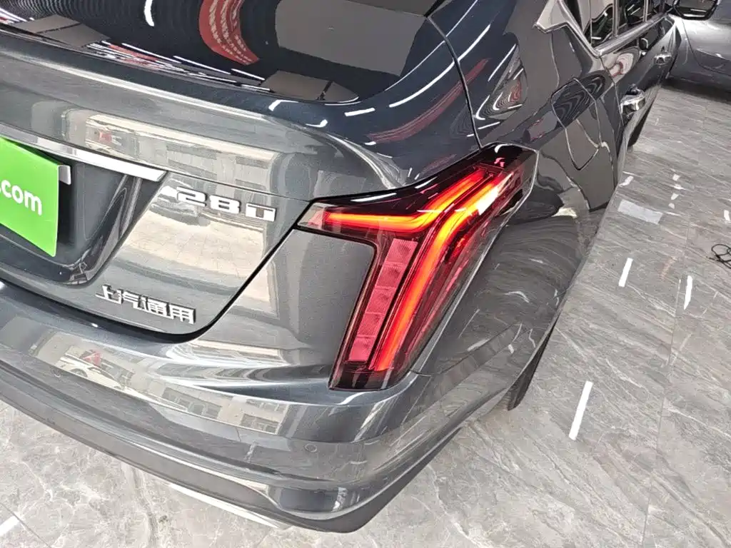 Cadillac CT5 — фото 8