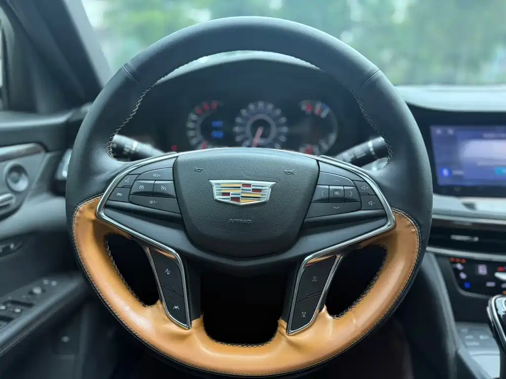 Cadillac CT6 — фото 11