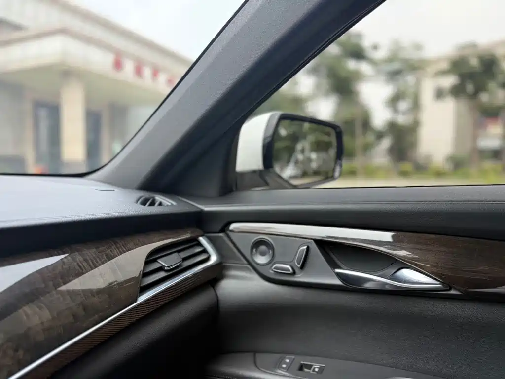 Cadillac CT6 — фото 15