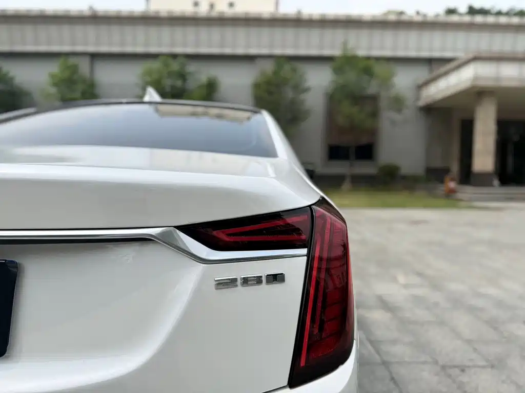 Cadillac CT6 — фото 17