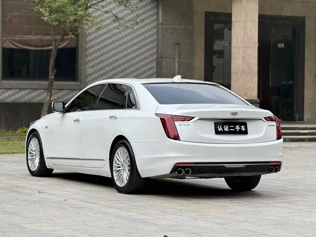 Cadillac CT6 — фото 19