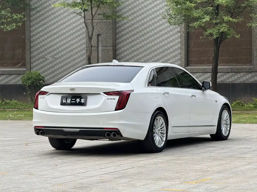 Cadillac CT6 — фото 21