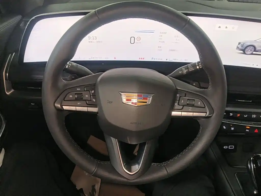 Cadillac XT4 — фото 11