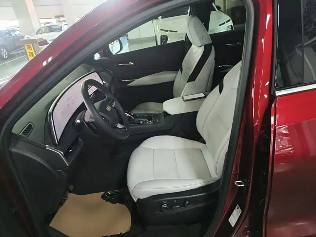 Cadillac XT4 — фото 15