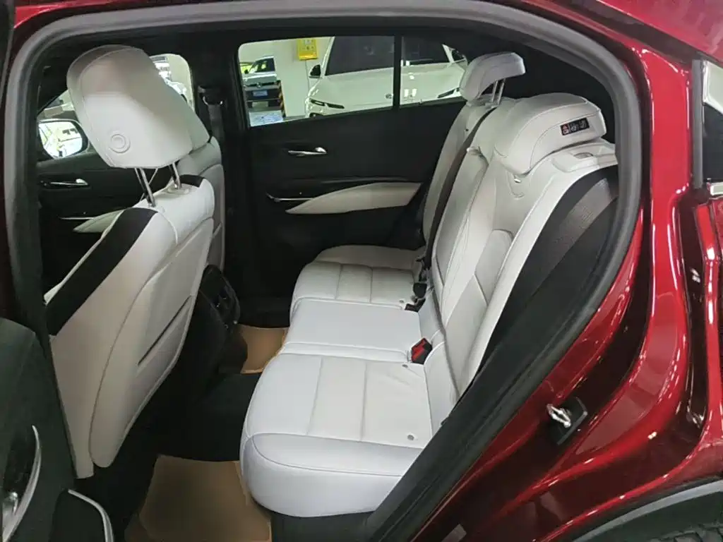 Cadillac XT4 — фото 17