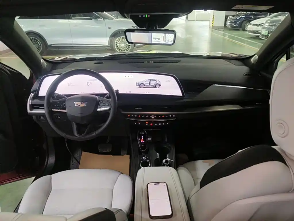 Cadillac XT4 — фото 10