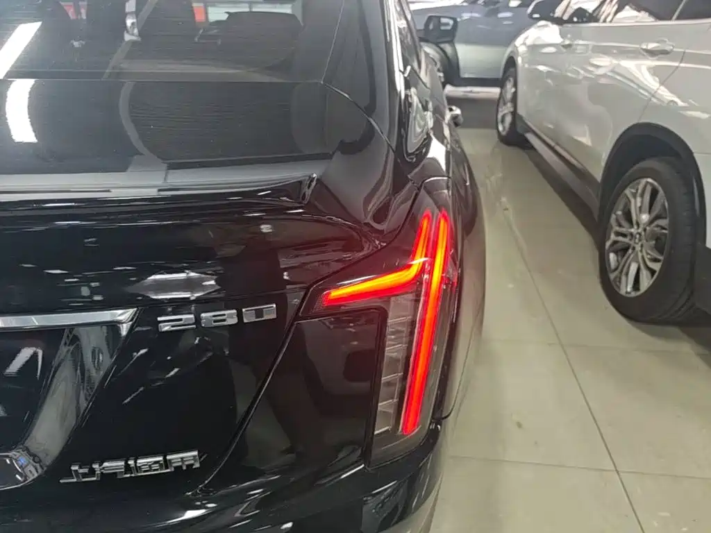 Cadillac CT5 — фото 8