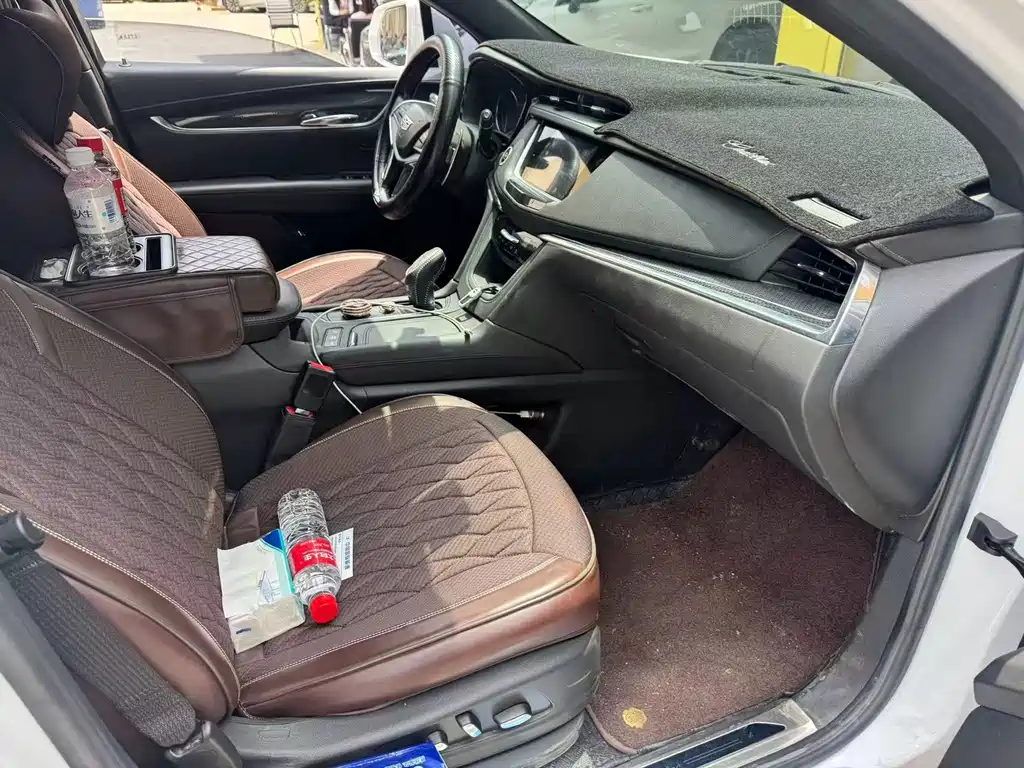 Cadillac XT5 — фото 8
