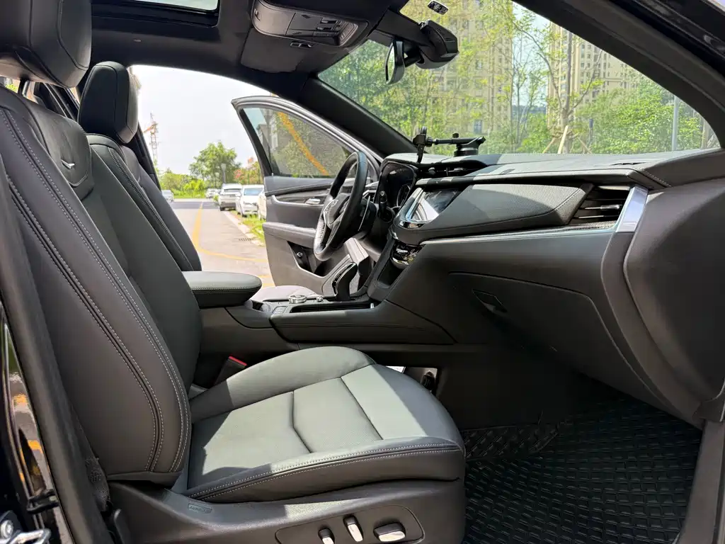 Cadillac XT5 — фото 13