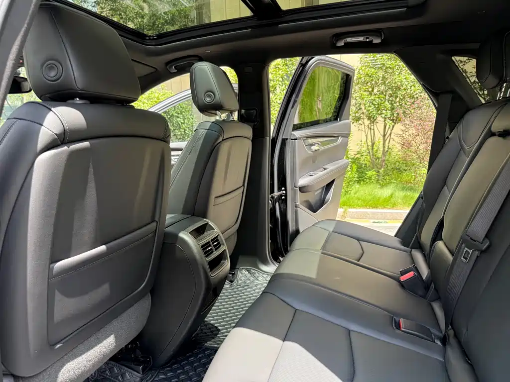 Cadillac XT5 — фото 18