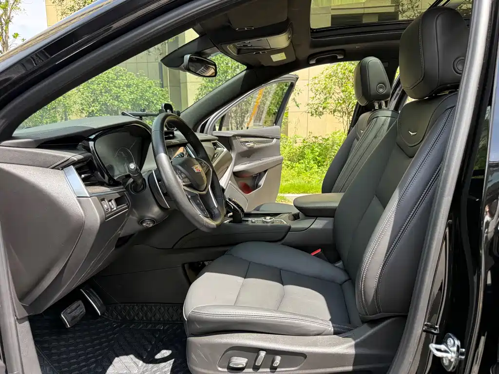 Cadillac XT5 — фото 19