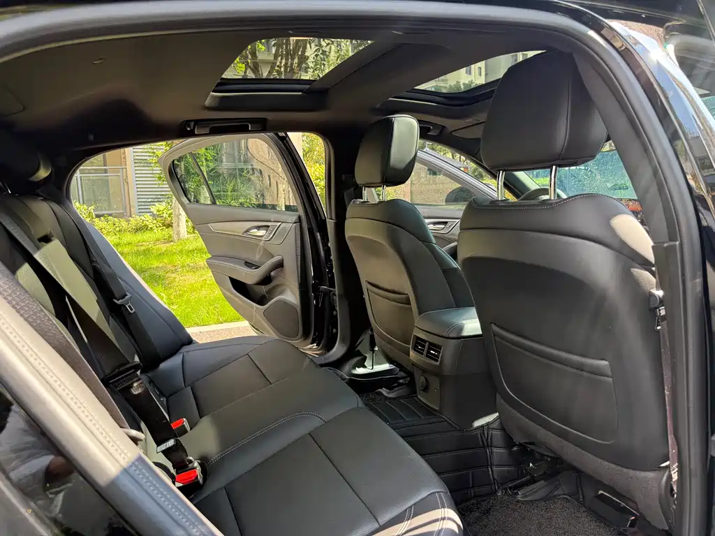 Cadillac CT5 — фото 4