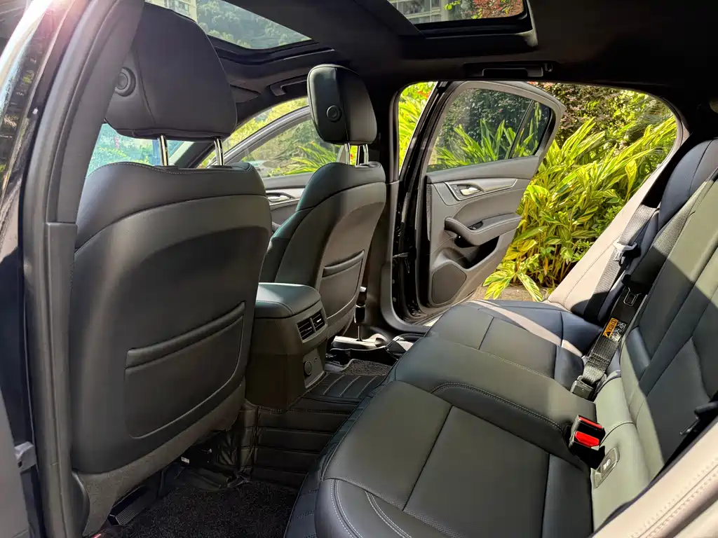 Cadillac CT5 — фото 9
