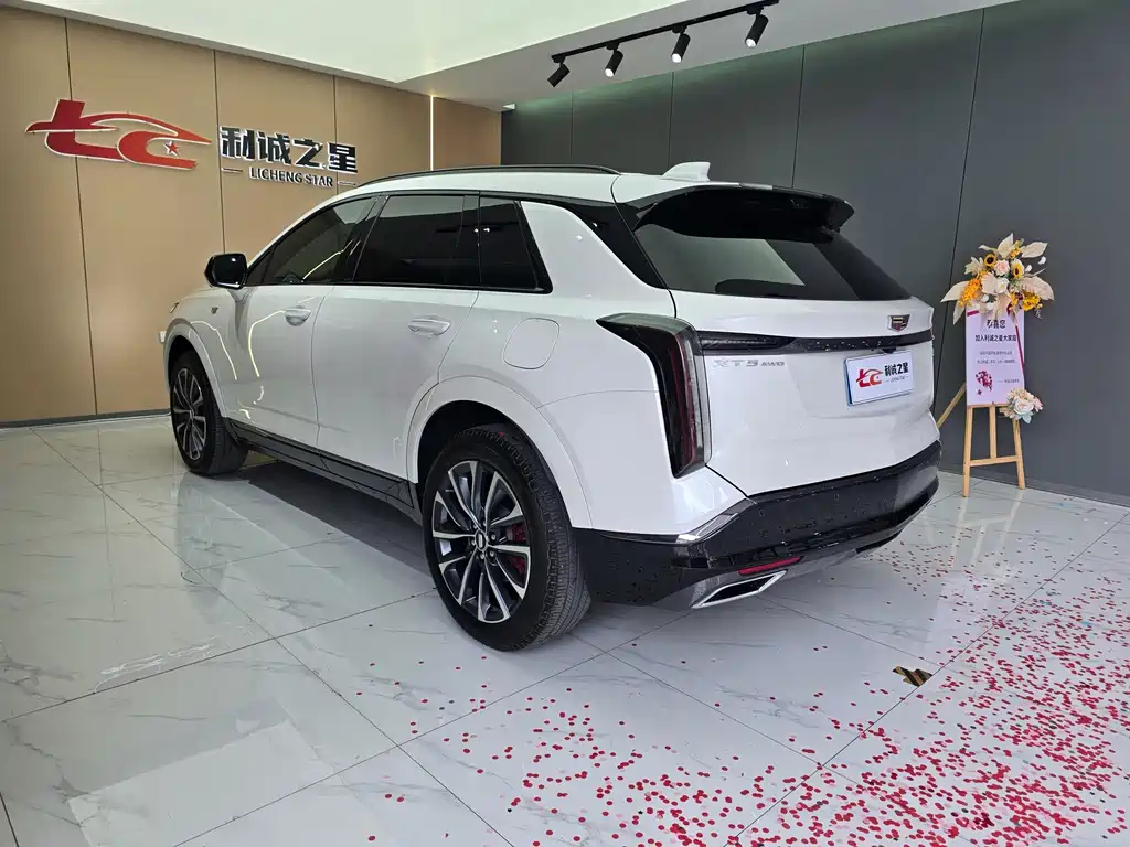 Cadillac XT5 — фото 4