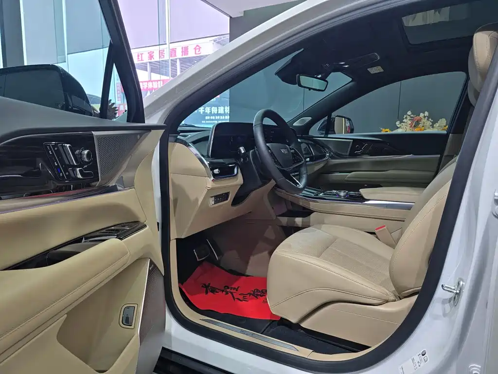 Cadillac XT5 — фото 8