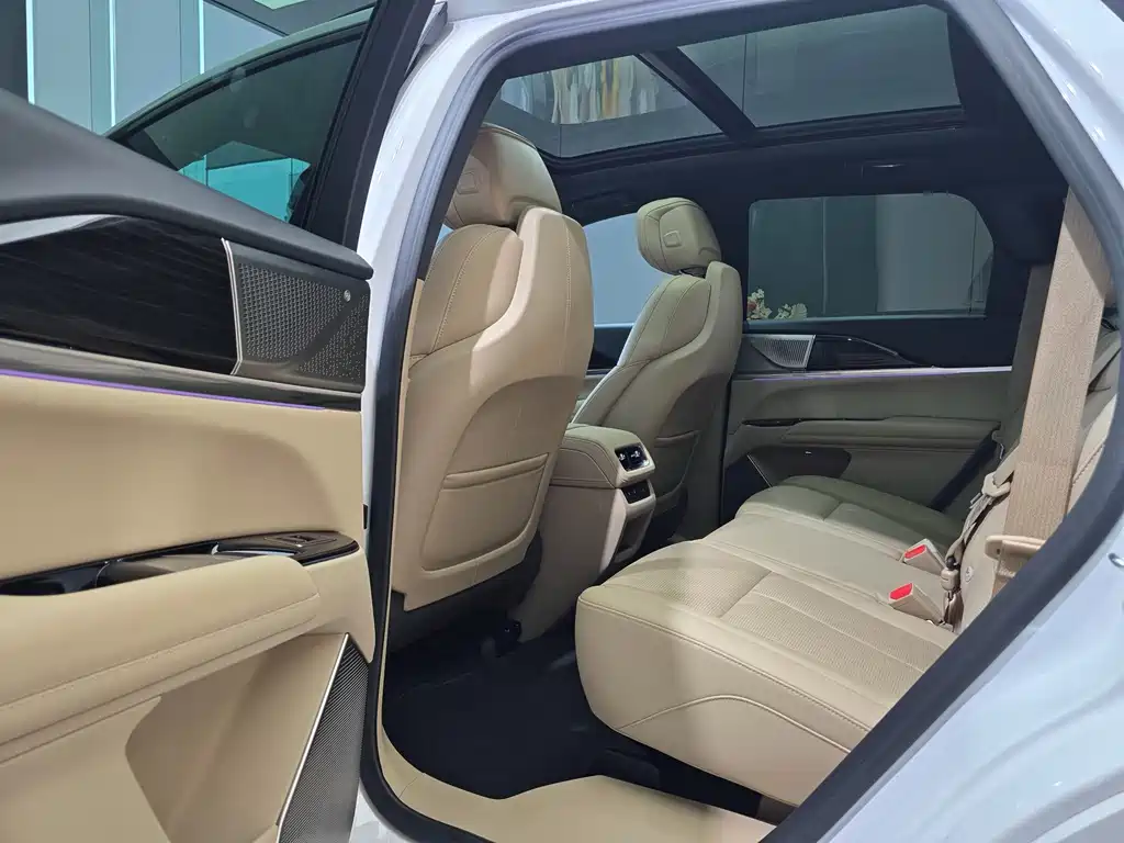 Cadillac XT5 — фото 9
