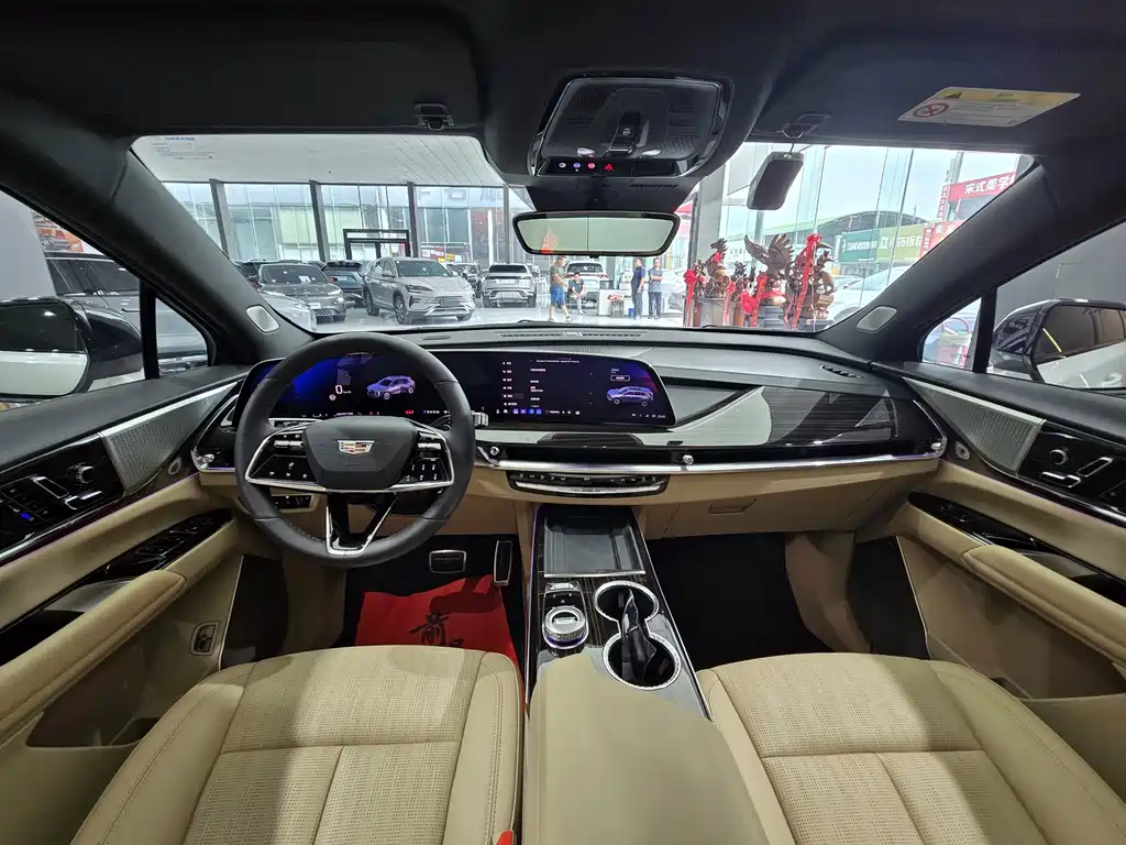 Cadillac XT5 — фото 10