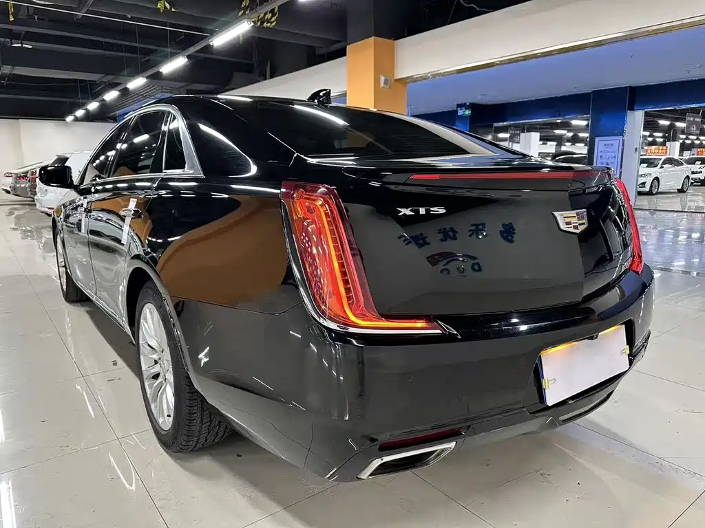 Cadillac XTS — фото 8