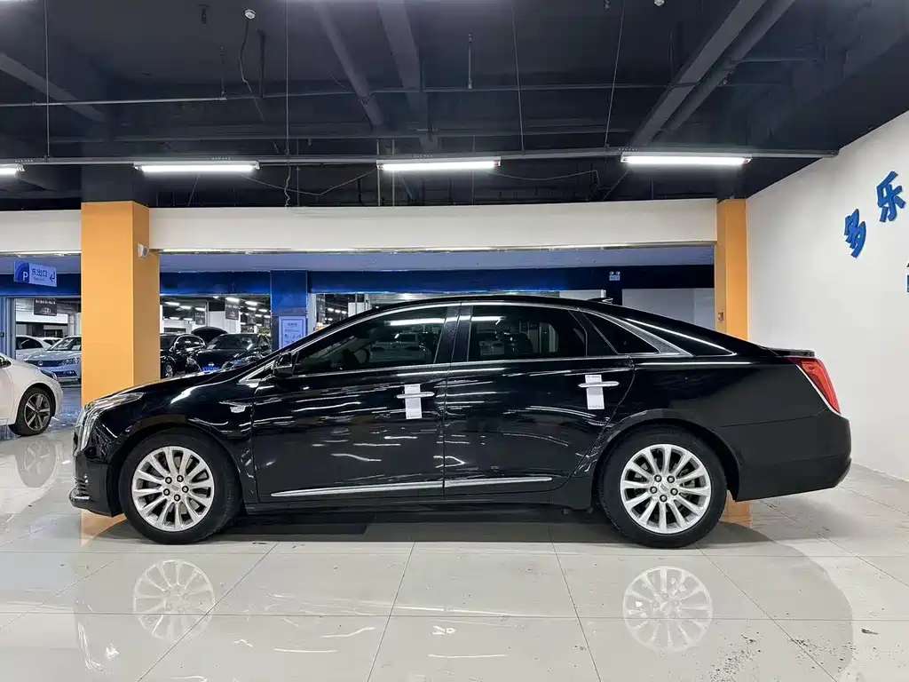 Cadillac XTS — фото 9