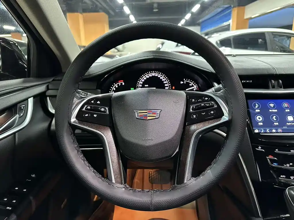 Cadillac XTS — фото 10