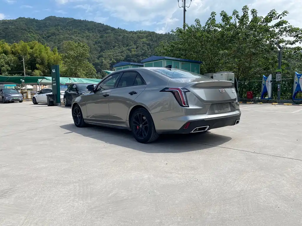 Cadillac CT4 — фото 4