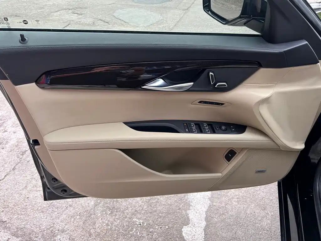 Cadillac CT6 — фото 14