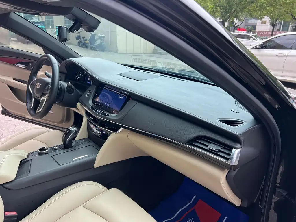 Cadillac CT6 — фото 18
