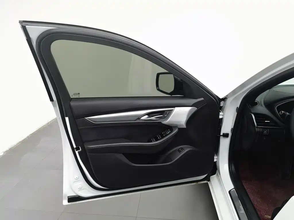 Cadillac CT5 — фото 8