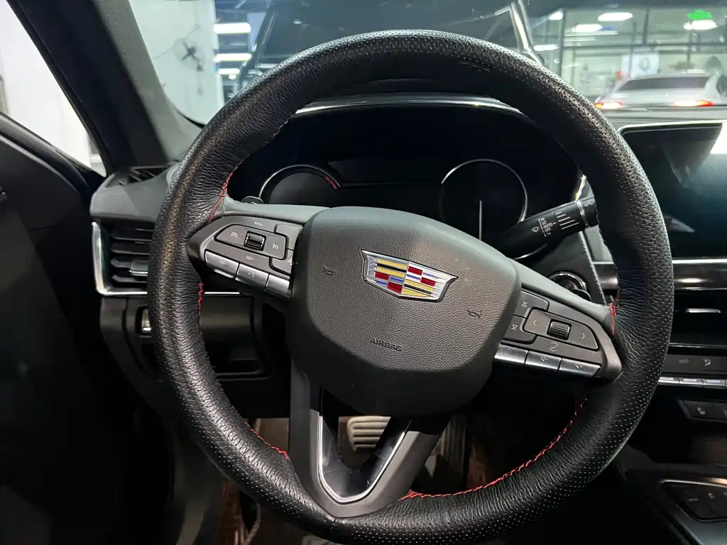 Cadillac CT5 — фото 6