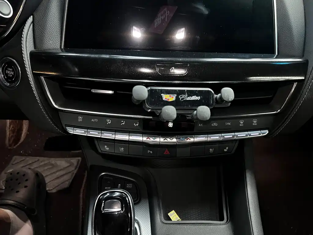 Cadillac CT5 — фото 9