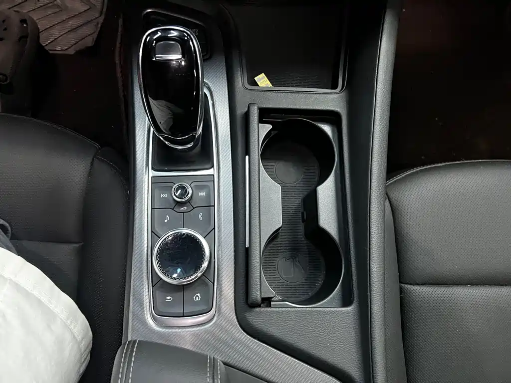 Cadillac CT5 — фото 10