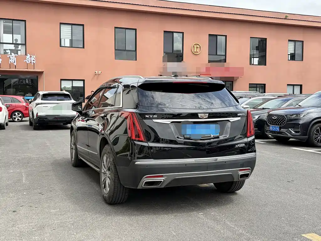 Cadillac XT5 — фото 8